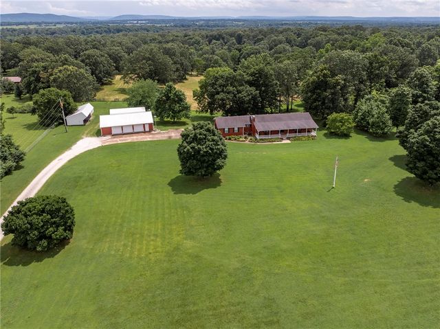 7665 W Wedington Drive, Fayetteville, AR 72704