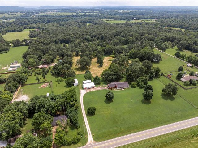 7665 W Wedington Drive, Fayetteville, AR 72704