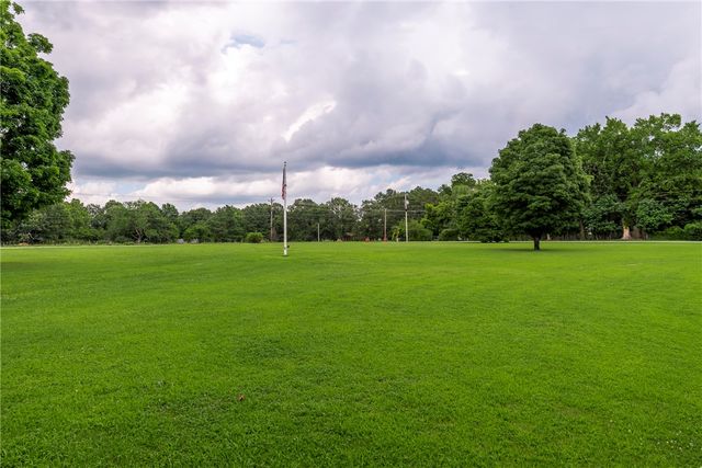 7665 W Wedington Drive, Fayetteville, AR 72704