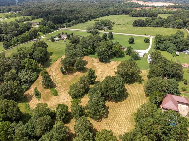 7665 W Wedington Drive, Fayetteville, AR 72704