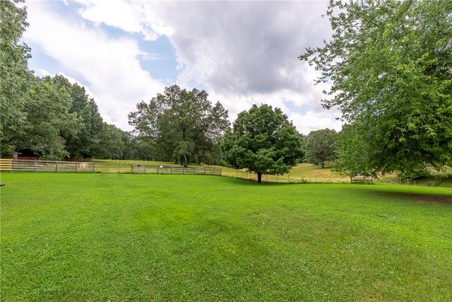 7665 W Wedington Drive, Fayetteville, AR 72704
