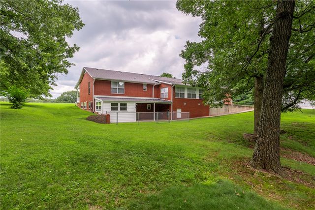 7665 W Wedington Drive, Fayetteville, AR 72704