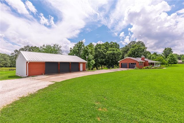 7665 W Wedington Drive, Fayetteville, AR 72704