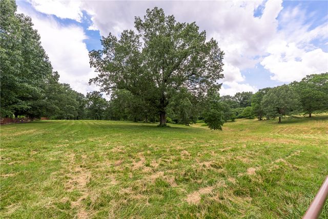 7665 W Wedington Drive, Fayetteville, AR 72704