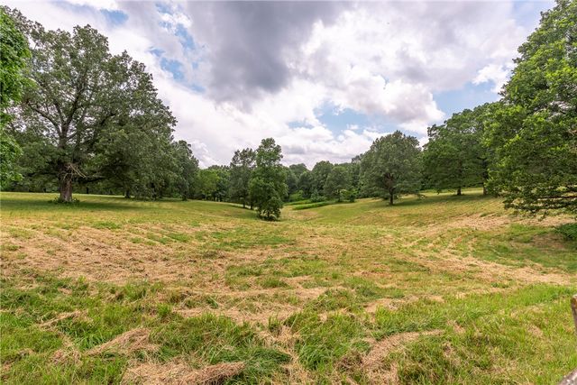 7665 W Wedington Drive, Fayetteville, AR 72704