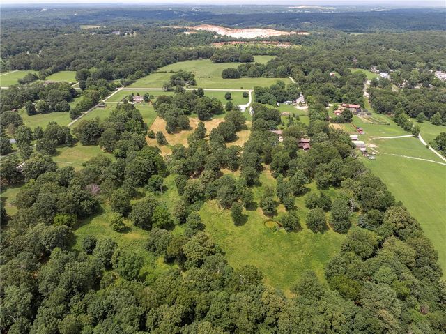7665 W Wedington Drive, Fayetteville, AR 72704