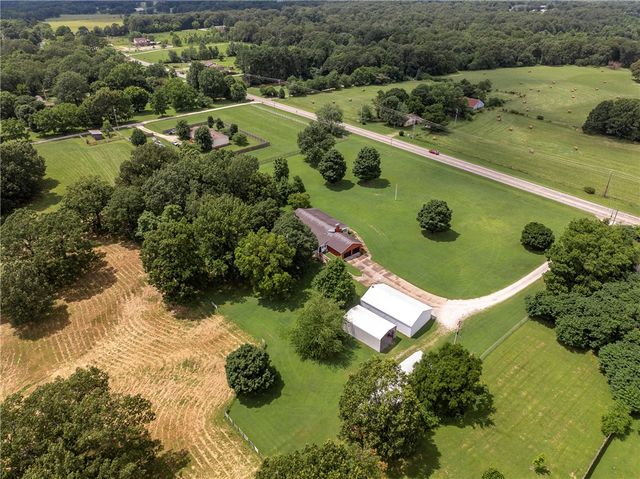 7665 W Wedington Drive, Fayetteville, AR 72704