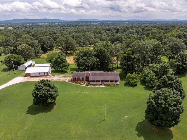 7665 W Wedington Drive, Fayetteville, AR 72704