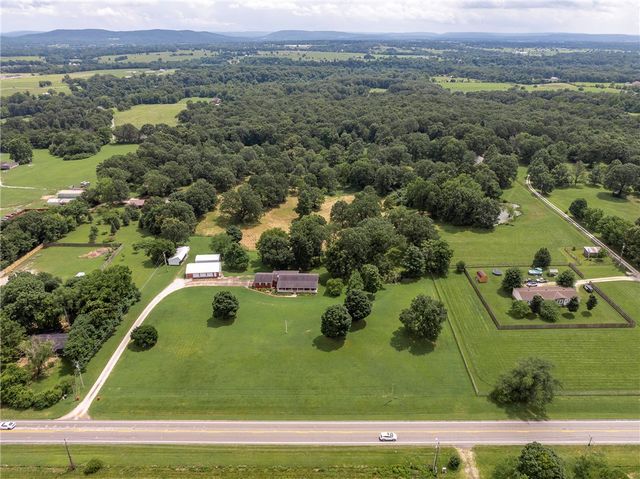7665 W Wedington Drive, Fayetteville, AR 72704