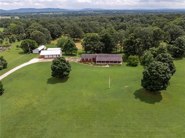 7665 W Wedington Drive, Fayetteville, AR 72704
