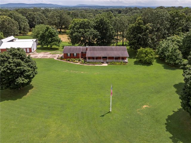 7665 W Wedington Drive, Fayetteville, AR 72704