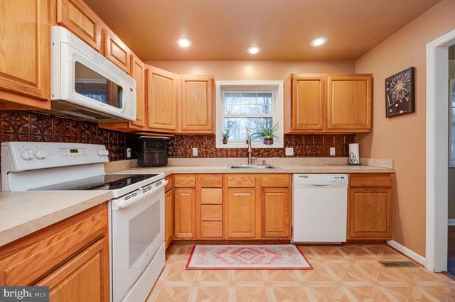 107 GREENWOOD DR, Temple, PA 19560