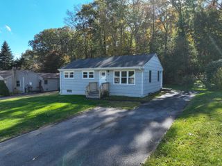 19 Oak Drive, North Stonington, CT 06359