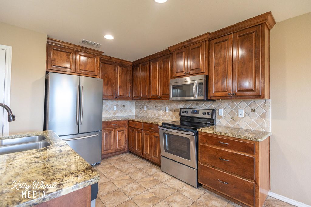 Image 10 of property listing at 5710 Willeke Drive, San Angelo, TX 76904