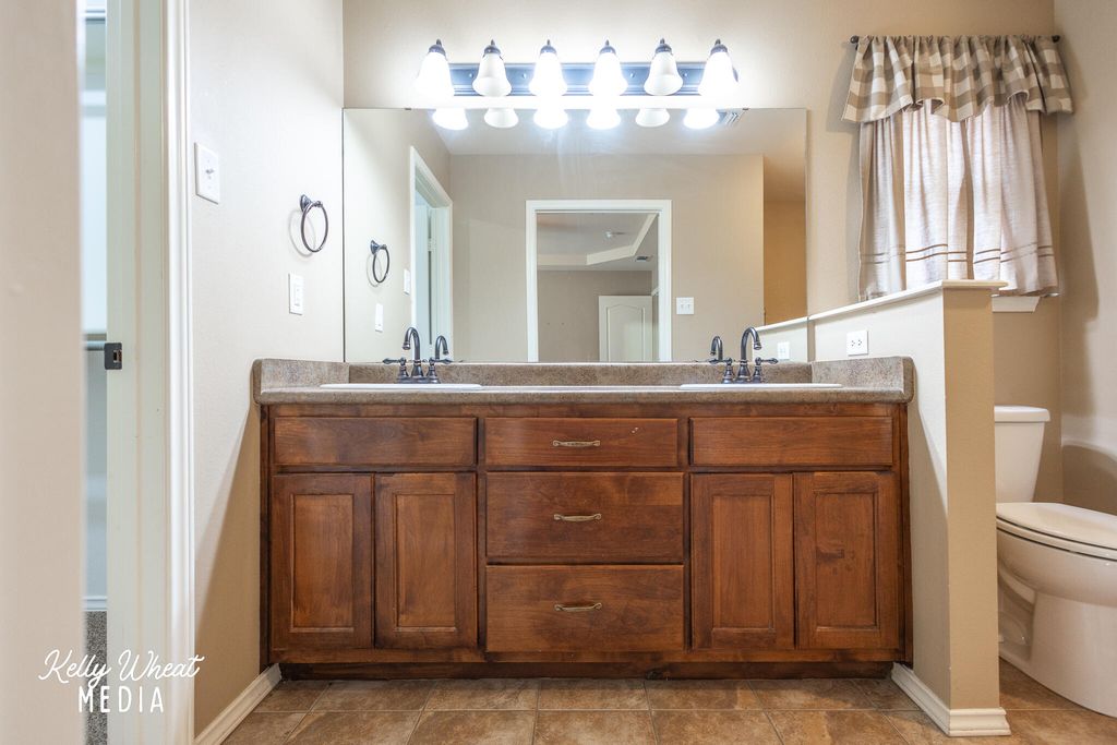 Image 16 of property listing at 5710 Willeke Drive, San Angelo, TX 76904