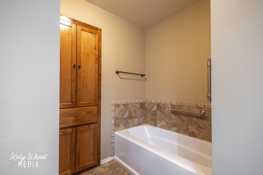 Image 18 of property listing at 5710 Willeke Drive, San Angelo, TX 76904