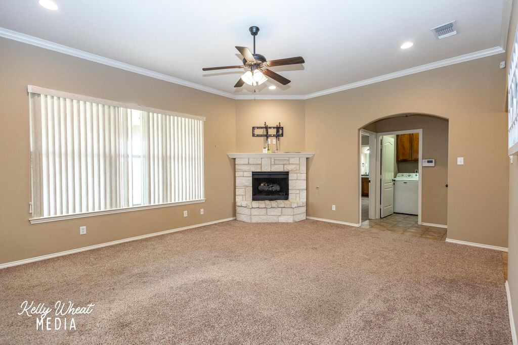 Image 6 of property listing at 5710 Willeke Drive, San Angelo, TX 76904