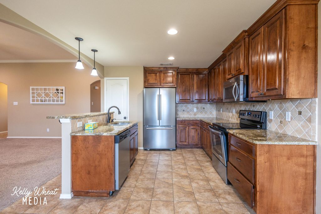 Image 8 of property listing at 5710 Willeke Drive, San Angelo, TX 76904