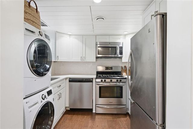 285 Lakemoore NE Drive B, Atlanta, GA 30342