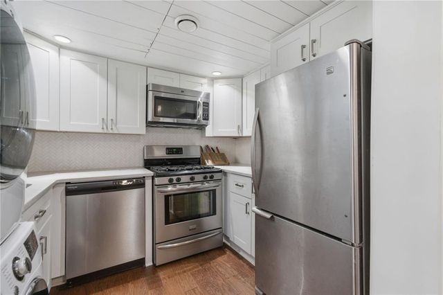 285 Lakemoore NE Drive B, Atlanta, GA 30342