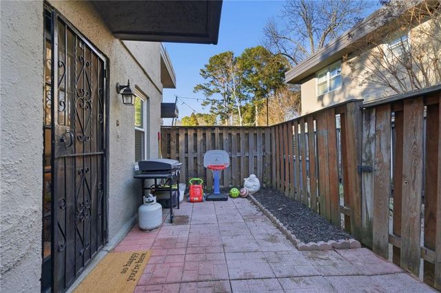 285 Lakemoore NE Drive B, Atlanta, GA 30342