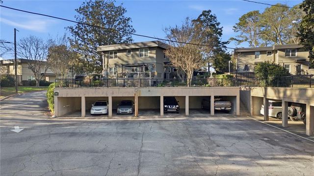 285 Lakemoore NE Drive B, Atlanta, GA 30342