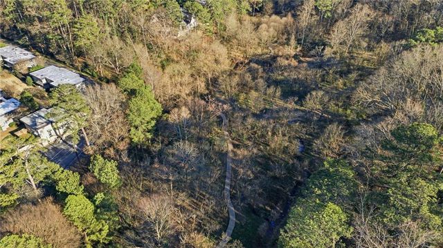 285 Lakemoore NE Drive B, Atlanta, GA 30342