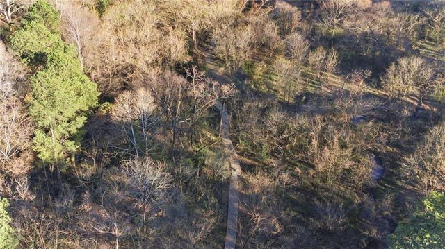 285 Lakemoore NE Drive B, Atlanta, GA 30342