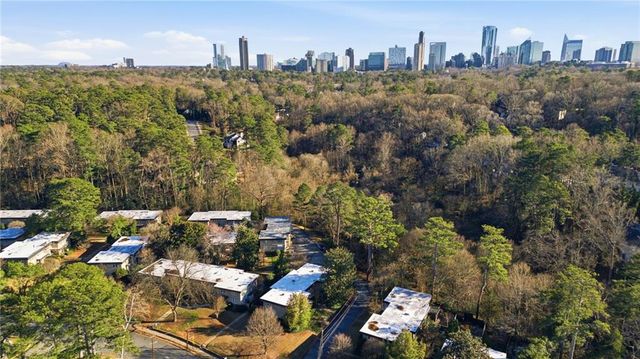 285 Lakemoore NE Drive B, Atlanta, GA 30342