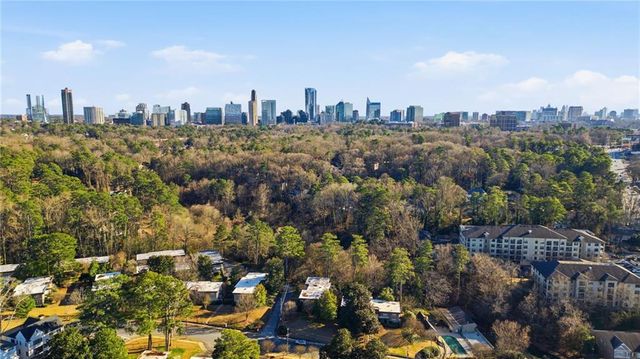 285 Lakemoore NE Drive B, Atlanta, GA 30342