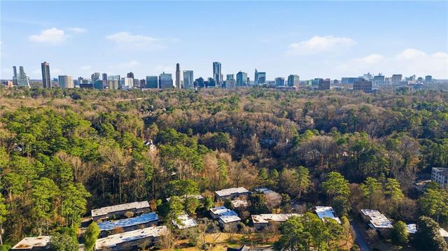 285 Lakemoore NE Drive B, Atlanta, GA 30342