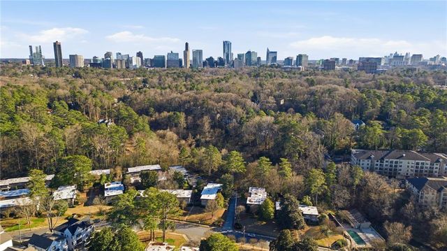 285 Lakemoore NE Drive B, Atlanta, GA 30342