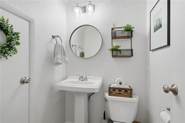 285 Lakemoore NE Drive B, Atlanta, GA 30342