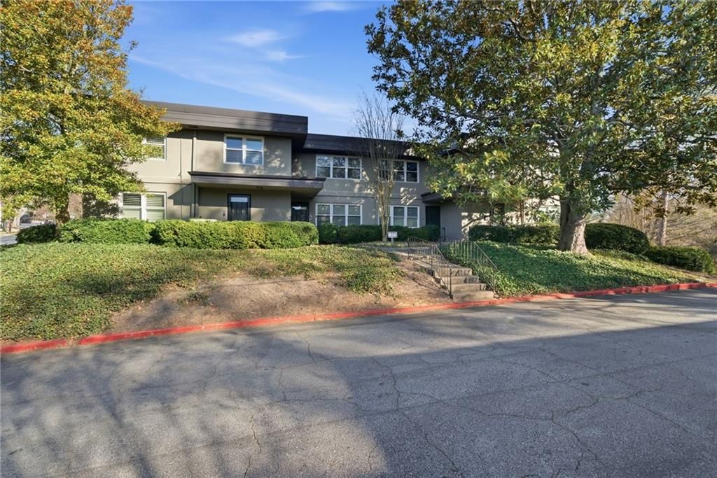 285 Lakemoore NE Drive B, Atlanta, GA 30342