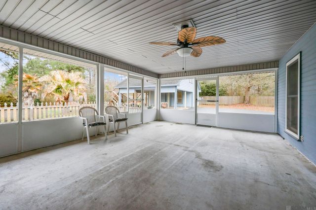 26903 Jill Rd, Holden, LA 70744