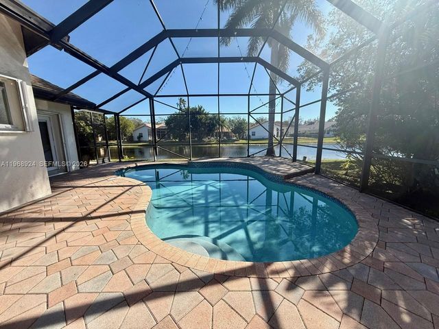 2644 Miller Ct, Weston, FL 33332