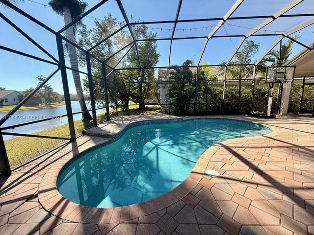 2644 Miller Ct, Weston, FL 33332