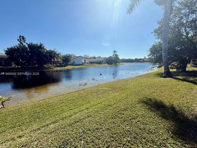 2644 Miller Ct, Weston, FL 33332