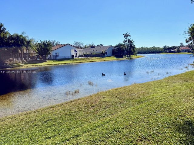 2644 Miller Ct, Weston, FL 33332