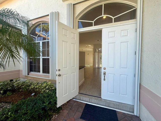 2644 Miller Ct, Weston, FL 33332