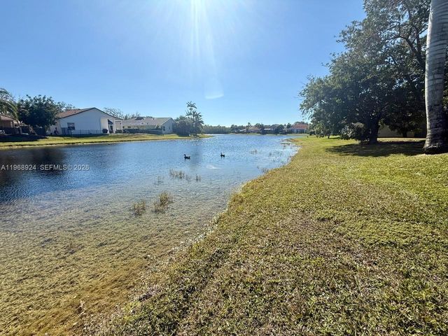 2644 Miller Ct, Weston, FL 33332