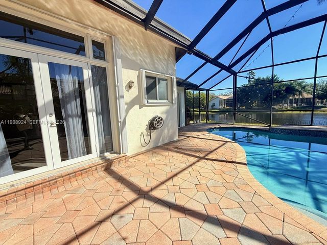 2644 Miller Ct, Weston, FL 33332