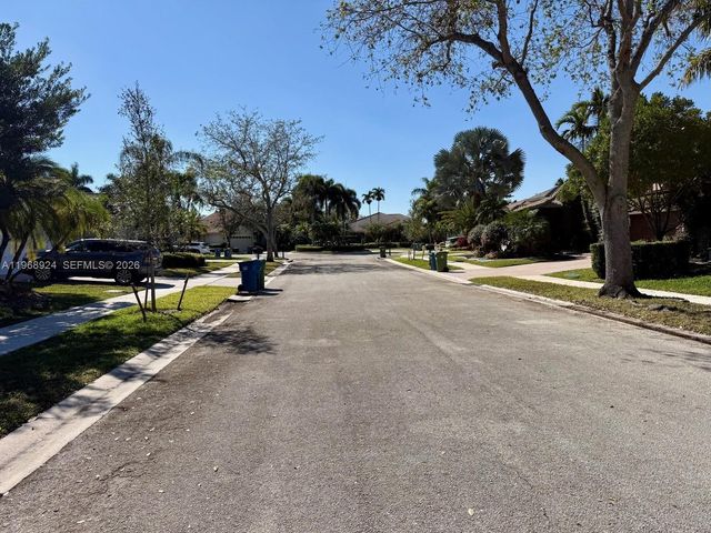 2644 Miller Ct, Weston, FL 33332