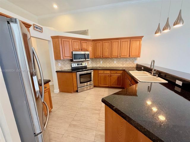 2644 Miller Ct, Weston, FL 33332