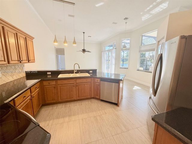 2644 Miller Ct, Weston, FL 33332