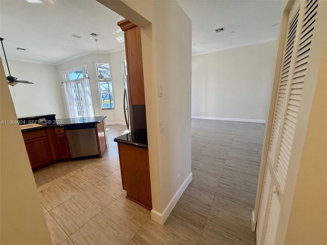 2644 Miller Ct, Weston, FL 33332