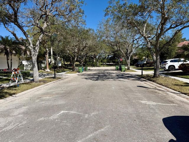 2644 Miller Ct, Weston, FL 33332