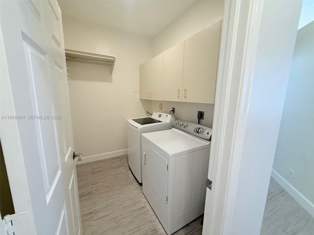 2644 Miller Ct, Weston, FL 33332