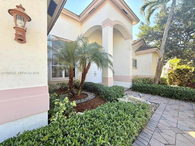 2644 Miller Ct, Weston, FL 33332