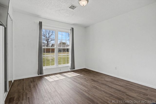 21819 W 12th Street S, Sand Springs, OK 74063